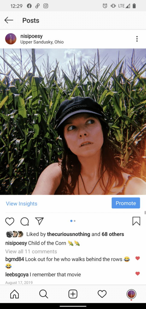 cute instagram picture ideas - selfie against unique backdrop
